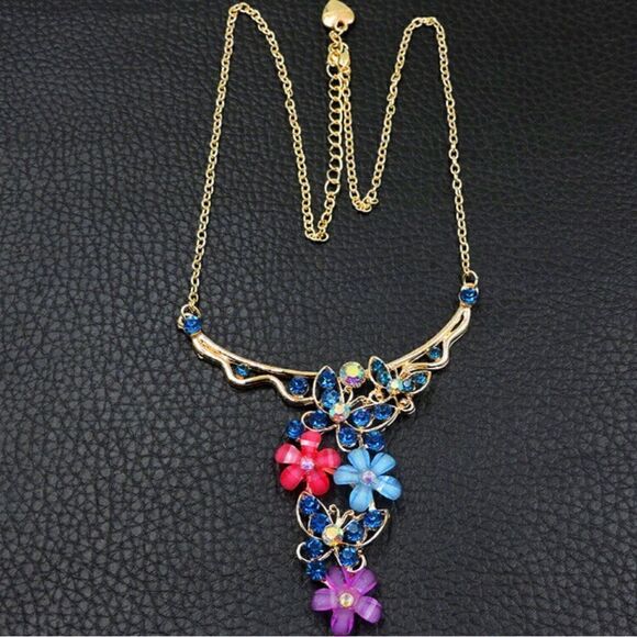 🌺 Betsey Johnson stunning bib style necklace 🌺 - Picture 3 of 3
